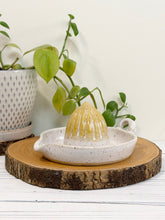 Load image into Gallery viewer, #025 - Manual citrus juicer white and yellow speckled