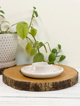 Load image into Gallery viewer, #027 - White speckled sponge holder
