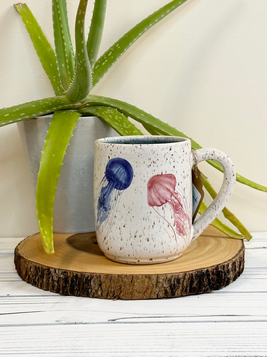 #005 - 18 oz. Jelly fish pattern on White speckled mug with dark blue inside